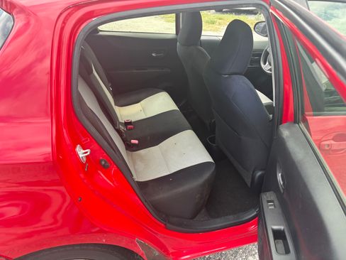 Used 2013 Toyota Yaris 4-Door Hatchback FWD image 9