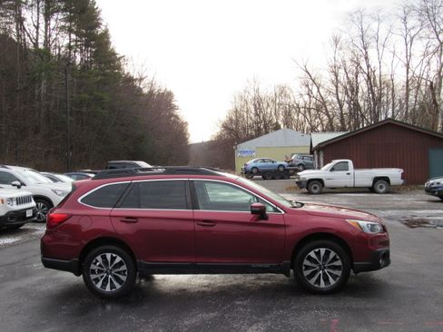 Used 2017 Subaru Outback 2.5i Limited image 12