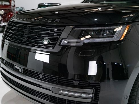 Used 2025 Land Rover Range Rover SE image 28