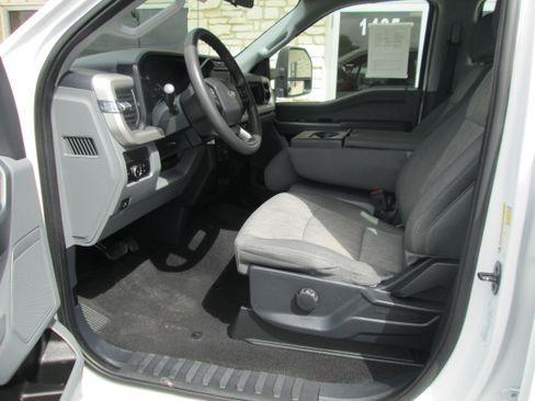 Used 2023 Ford F250 XL image 4