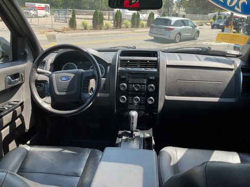 Used 2011 Ford Escape 4WD Limited image 8