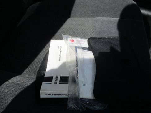 Used 2007 GMC Envoy SLE image 32