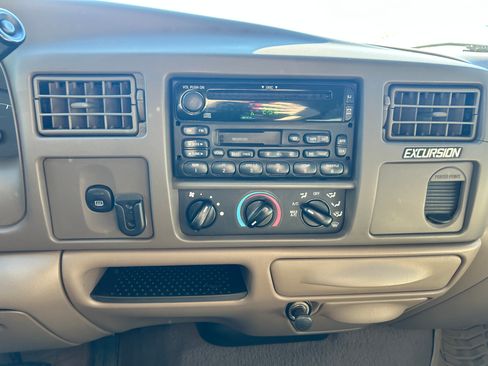 Used 2000 Ford Excursion XLT image 10
