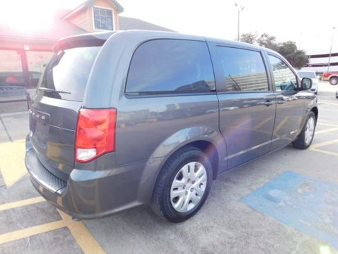 Used 2018 Dodge Grand Caravan SE image 8