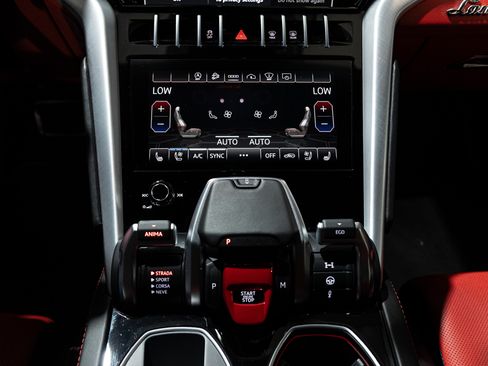 Used 2022 Lamborghini Urus AWD/4WD image 24