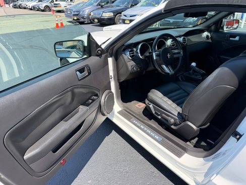 Used 2007 Ford Mustang GT Premium Convertible RWD image 2