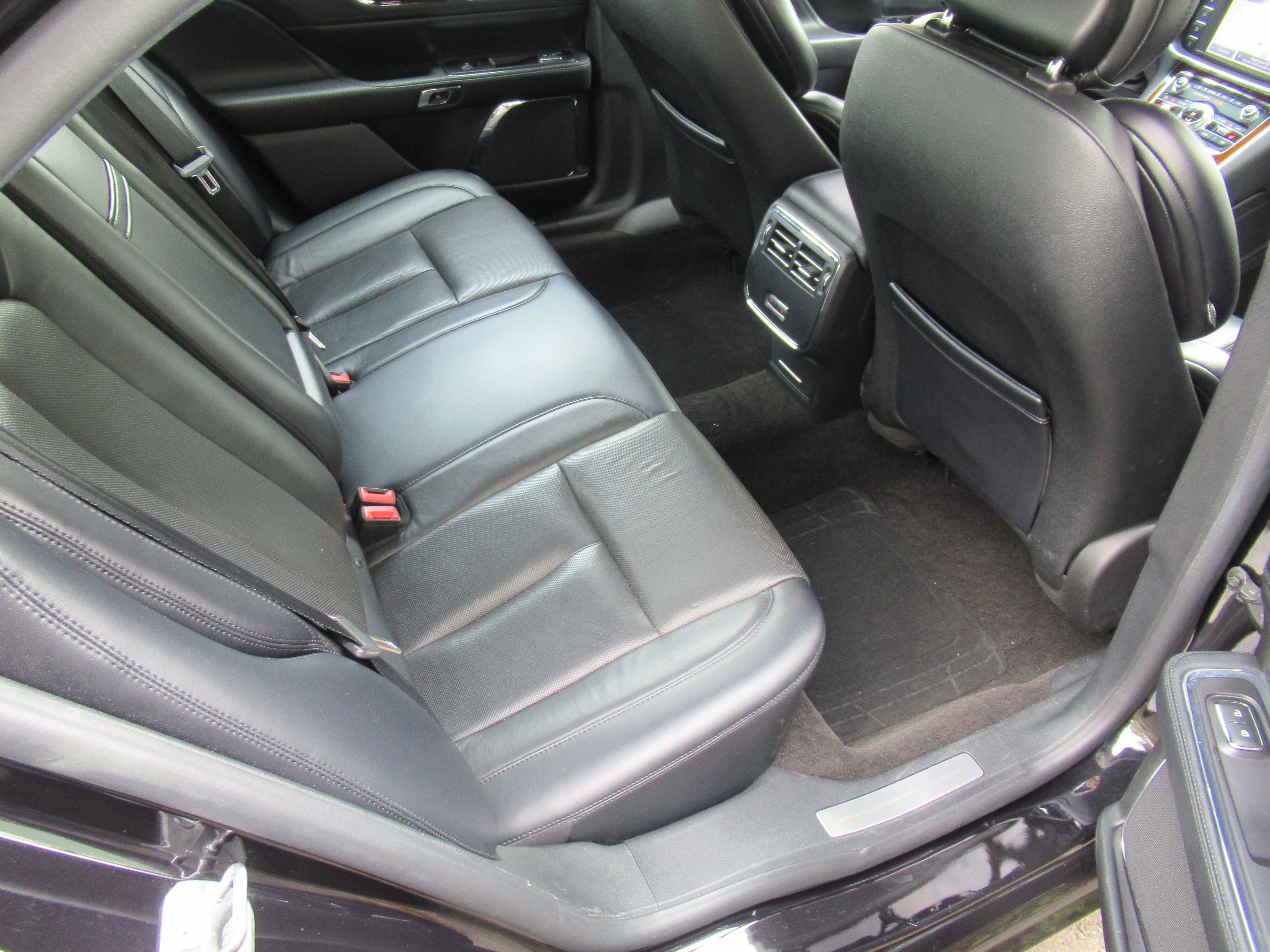 Used 2019 Lincoln Continental AWD Select image 18