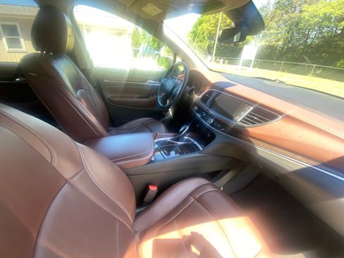 Used 2018 Buick Enclave Avenir image 22