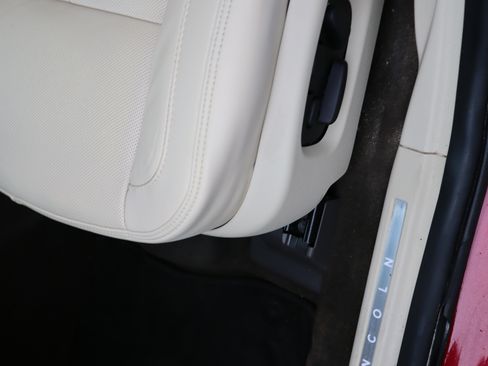 Used 2015 Lincoln MKS Elite image 20