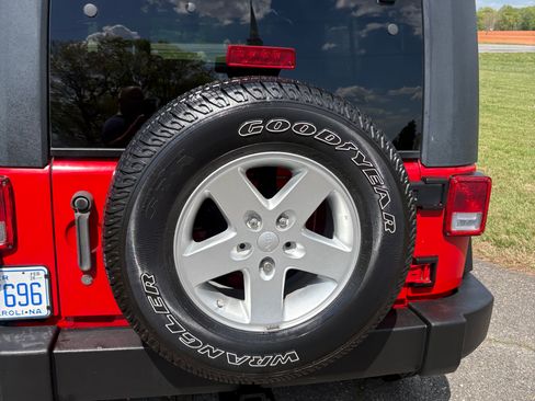 Used 2009 Jeep Wrangler Unlimited X image 5