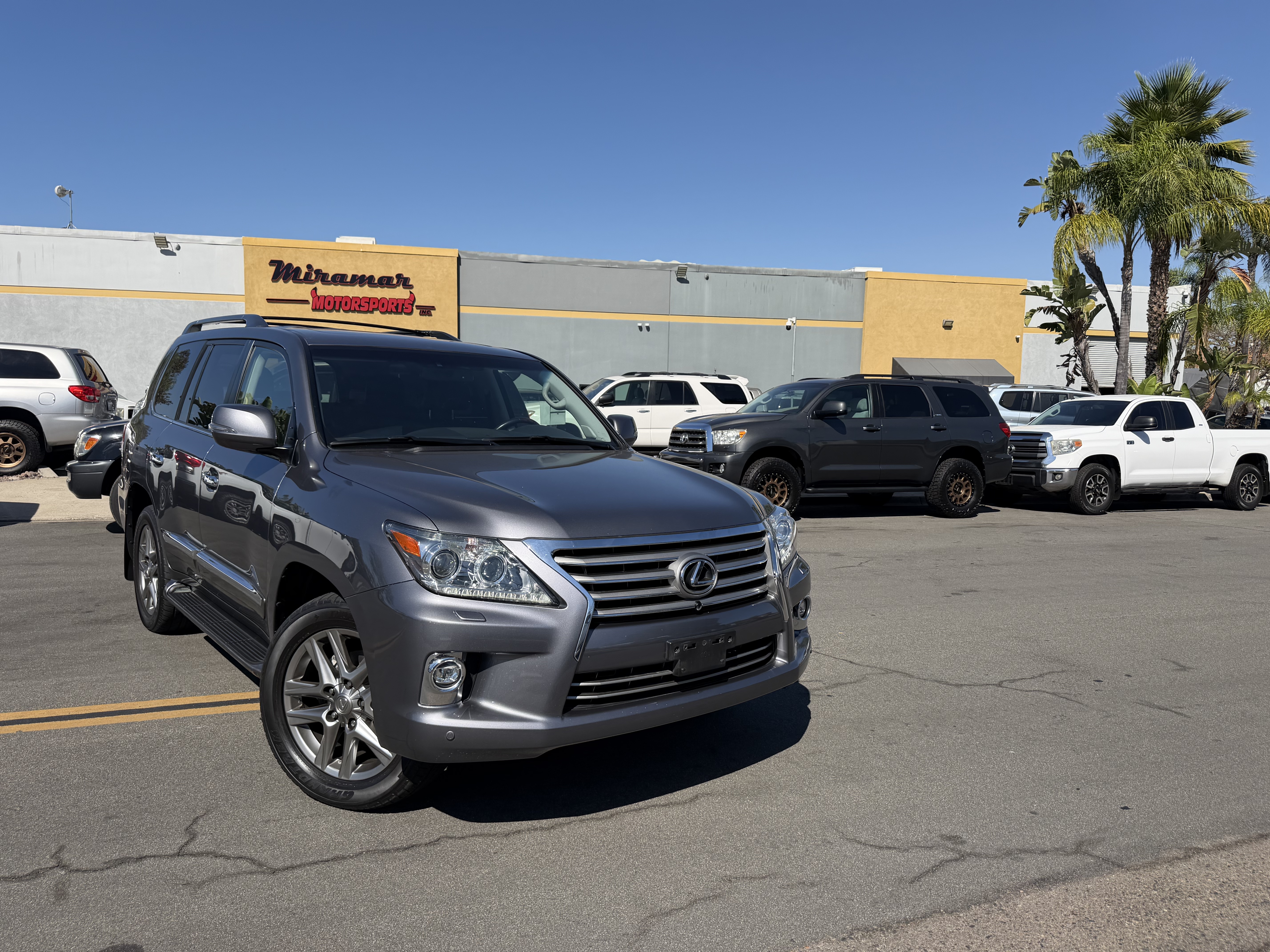 Used 2015 Lexus LX 570 4WD image 1