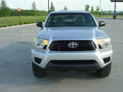 Used 2012 Toyota Tacoma PreRunner image 6