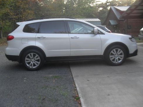 Used 2011 Subaru Tribeca Limited image 3