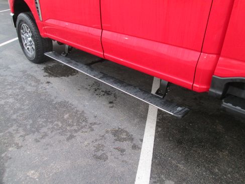 Used 2023 Ford F250 4x4 Crew Cab Lariat image 4
