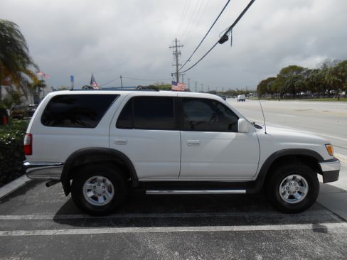 Used 1999 Toyota 4Runner SR5 image 7