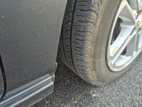 Used 2017 Chevrolet Cruze LT image 9