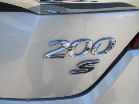 Used 2012 Chrysler 200 S Convertible FWD image 9