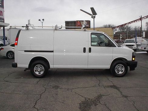 Used 2021 Chevrolet Express 2500 image 3