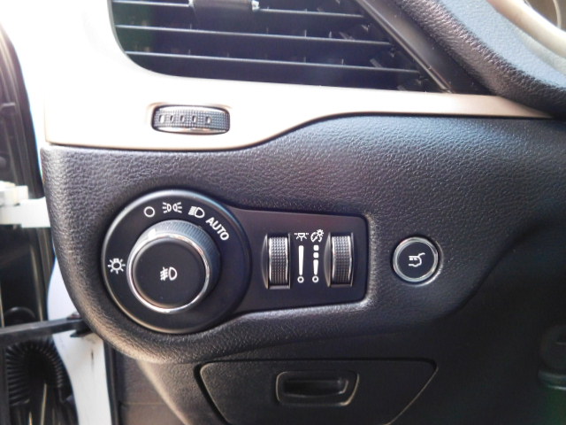 Used 2014 Jeep Cherokee 4WD Latitude image 14