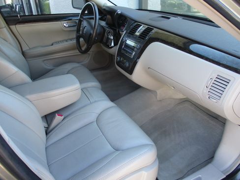 Used 2010 Cadillac DTS Luxury image 5