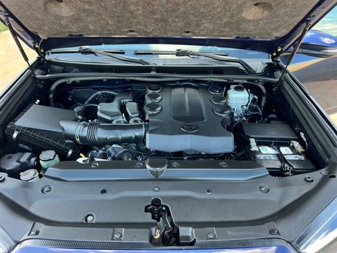 Used 2015 Toyota 4Runner Limited image 12