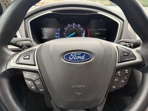 Used 2019 Ford Fusion SE FWD image 21