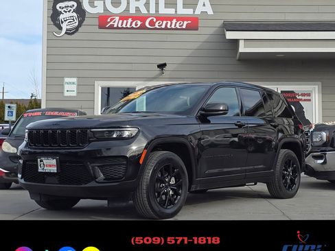 Used 2024 Jeep Grand Cherokee Laredo image 3