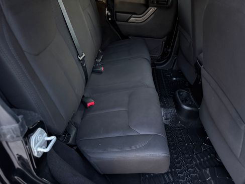 Used 2015 Jeep Wrangler 4WD Unlimited Sport image 86