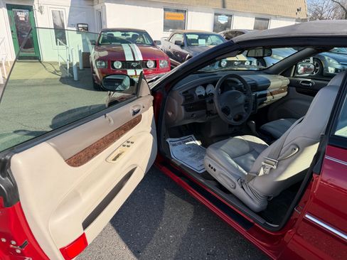 Used 2004 Chrysler Sebring Limited image 2