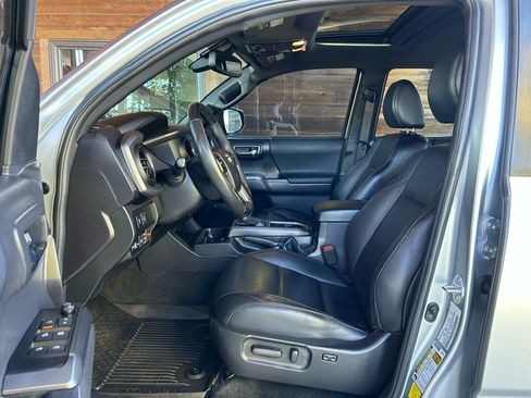 Used 2022 Toyota Tacoma TRD Off-Road image 13