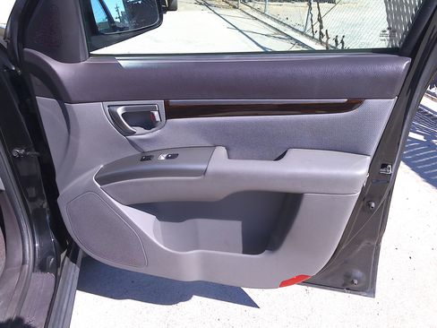 Used 2012 Hyundai Santa Fe GLS image 11