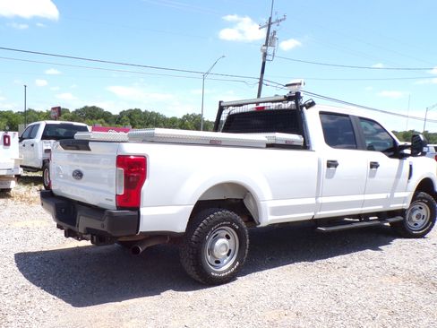 Used 2019 Ford F250 4x4 Crew Cab Super Duty image 4