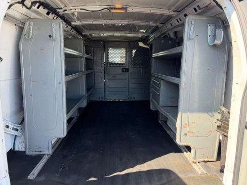 Used 2014 Chevrolet Express 2500 image 7