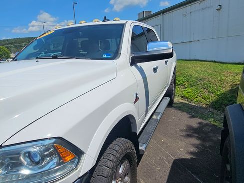 Used 2014 RAM 2500 4x4 Crew Cab Laramie image 2