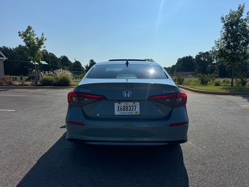 Used 2024 Honda Civic Touring Sedan image 7