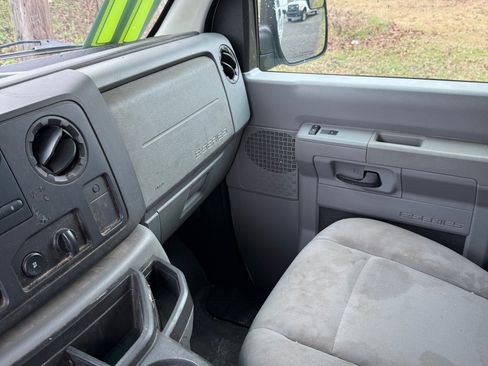 Used 2011 Ford E-250 and Econoline 250 image 13