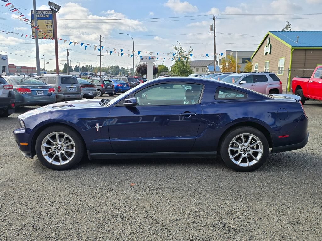 Used 2010 Ford Mustang Premium RWD image 4