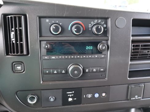 Used 2021 Chevrolet Express 2500 UNAVAIL RWD image 23