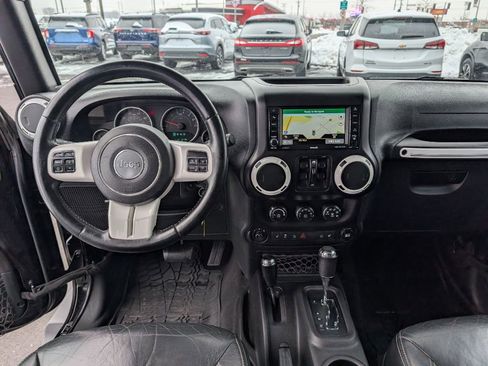 Used 2015 Jeep Wrangler Unlimited Sahara w/ Altitude image 9