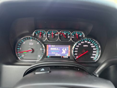 Used 2015 Chevrolet Suburban LS RWD image 70