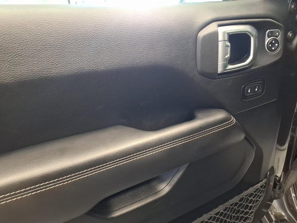 Used 2020 Jeep Gladiator Overland AWD/4WD image 8