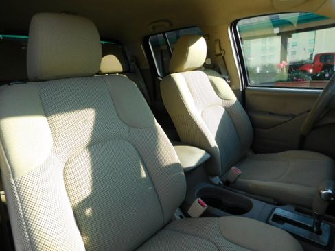 Used 2019 Nissan Frontier SV image 19