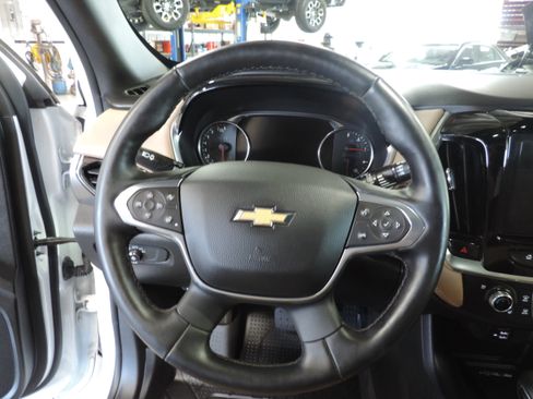 Used 2023 Chevrolet Traverse Premier image 41