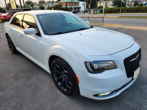 Used 2019 Chrysler 300 S RWD image 4