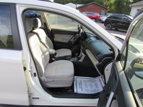 Used 2015 Subaru Forester 2.5i AWD/4WD image 19