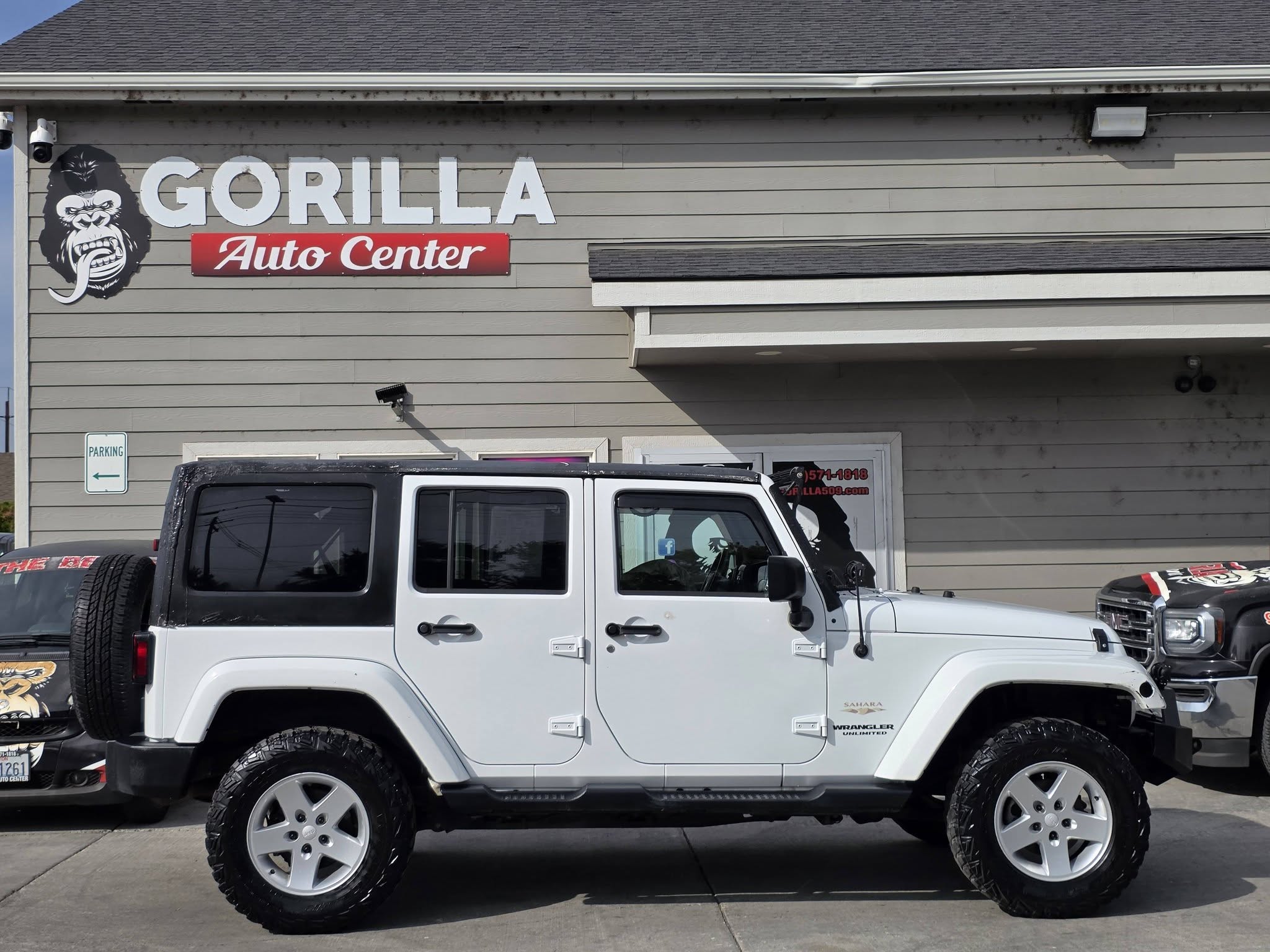 Used 2014 Jeep Wrangler 4WD Unlimited Sahara image 8