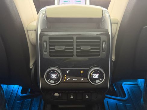 Used 2020 Land Rover Range Rover Sport HSE image 34