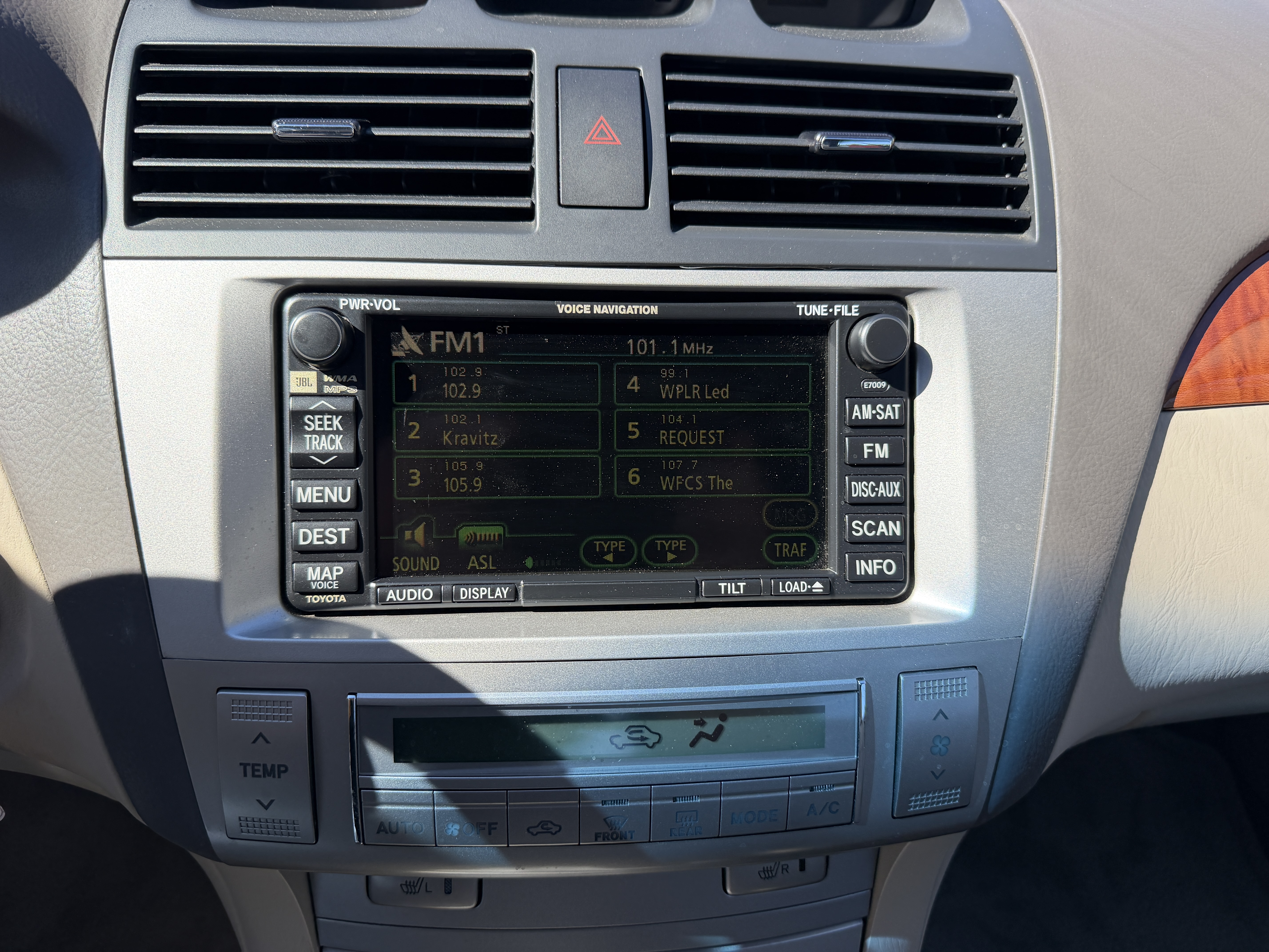 Used 2008 Toyota Solara SLE Convertible FWD image 10
