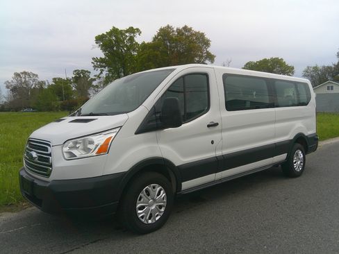 Used 2018 Ford Transit 350 XLT image 6
