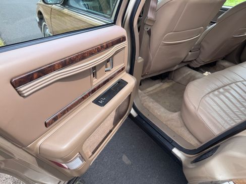 Used 1996 Buick Roadmaster Estate image 14